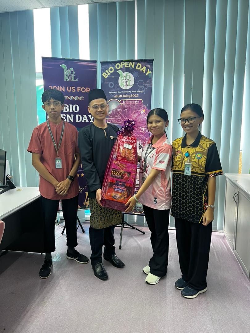 Gambar Penyampaian Hadiah 1